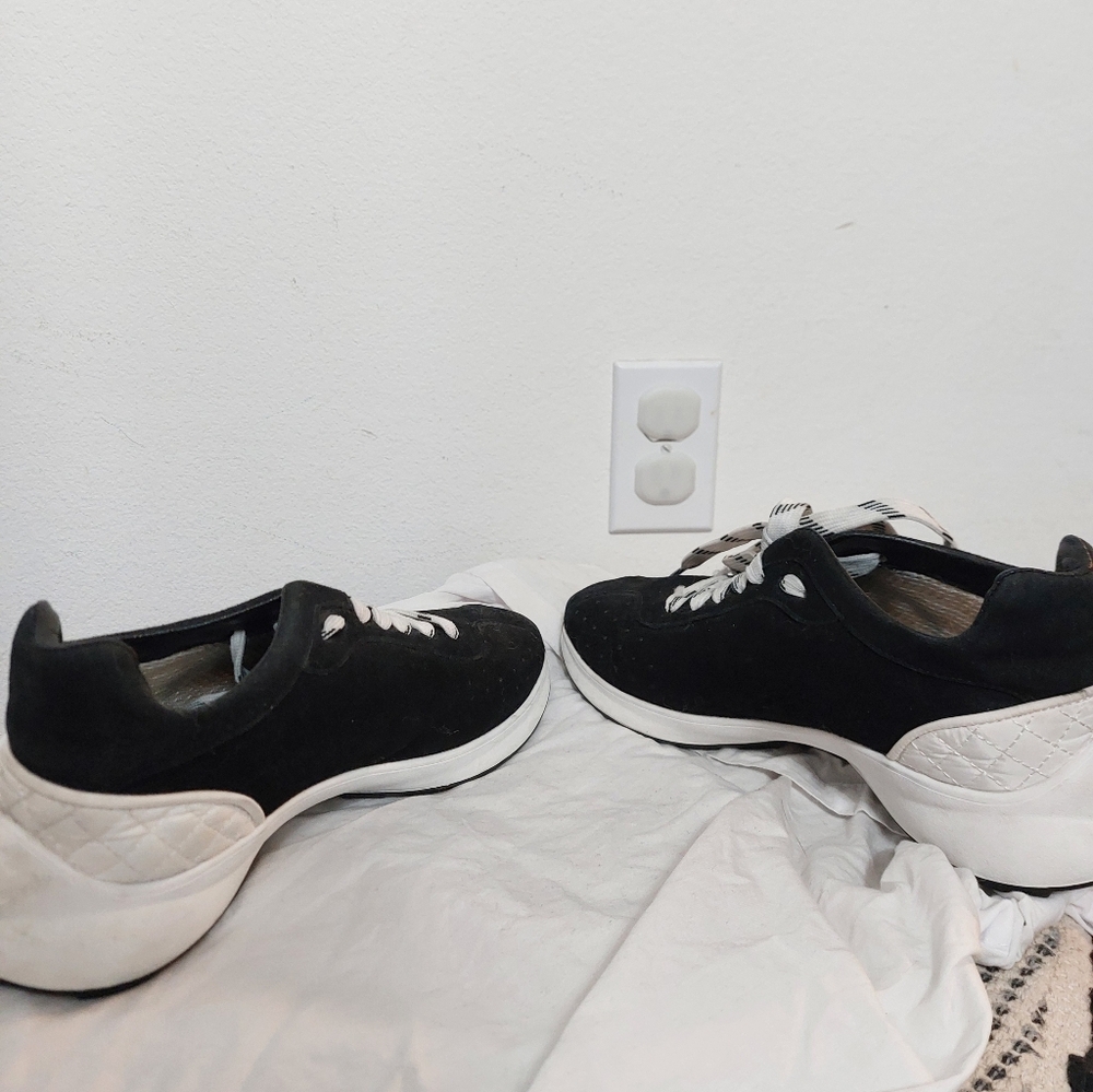 Black and White Gym Shoes size 39 - Picture 7 of 8